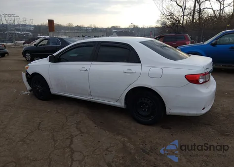 2013 Toyota Corolla Le z USA, uszkodzony, nr VIN 2T1BU4EE8DC065246